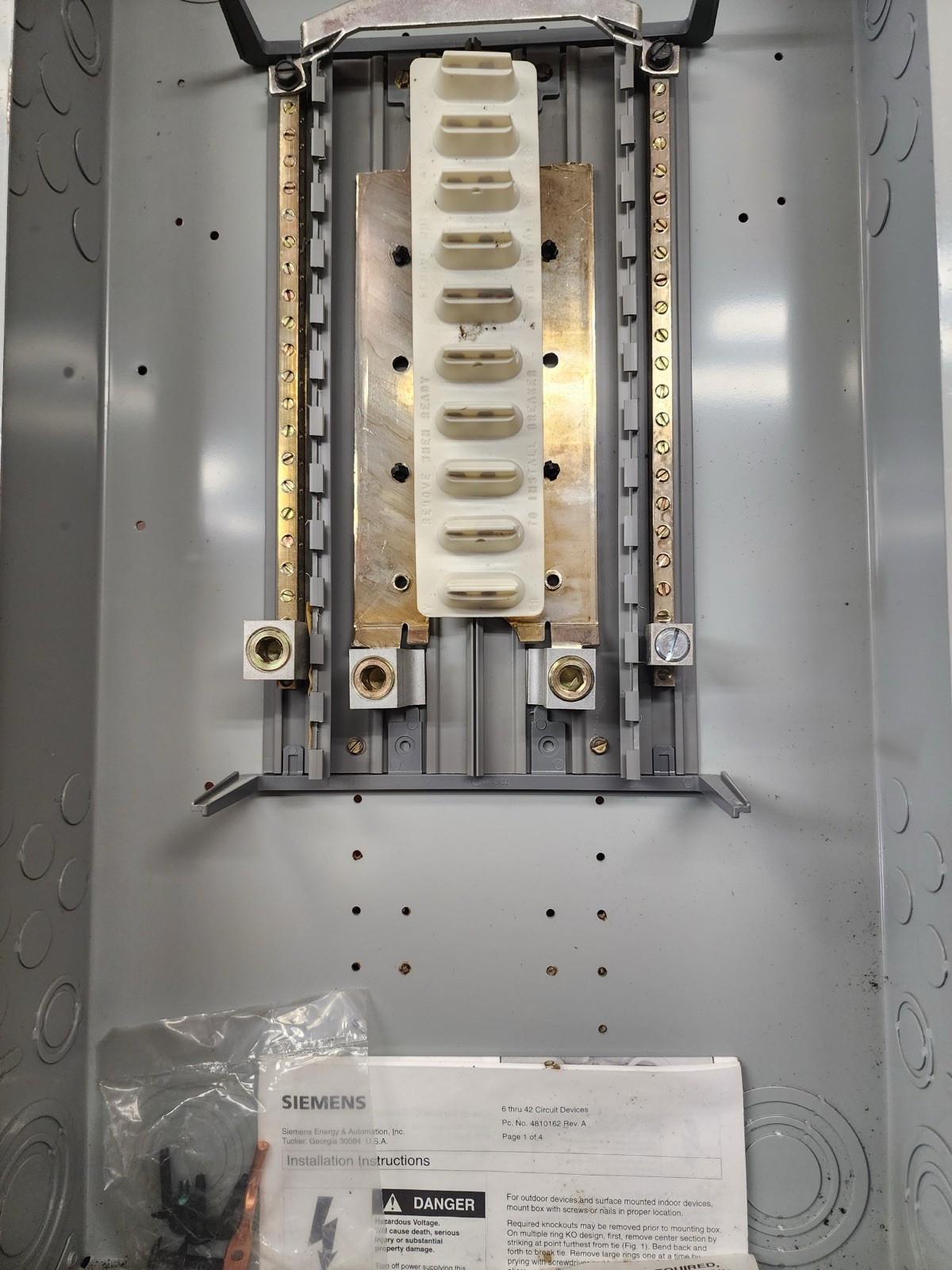 Siemens 200A Series E Main Lug Load Center No. G2040ML1200