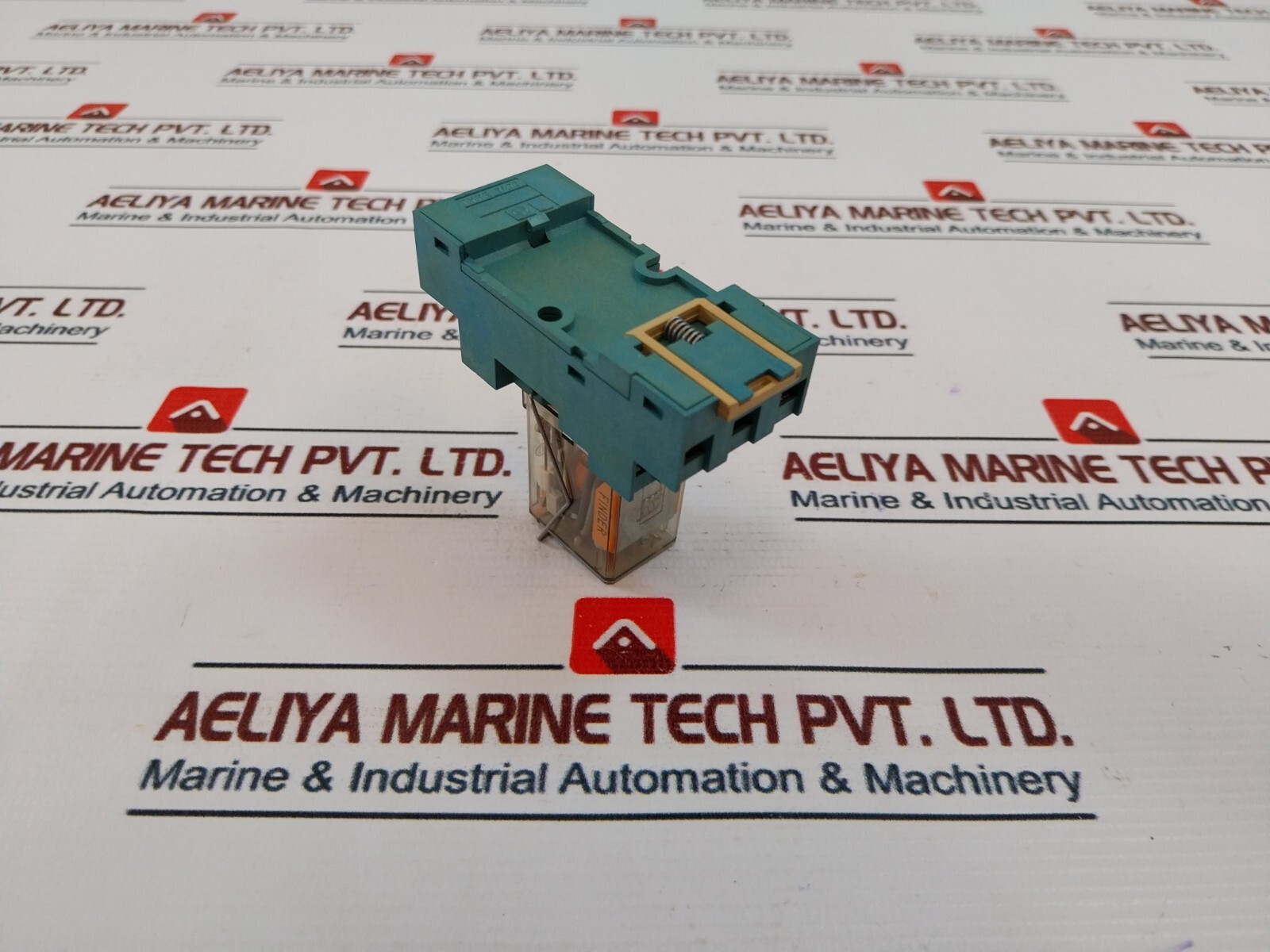 Finder 55.33 Control Relay With Base 94.73, 10a-250v