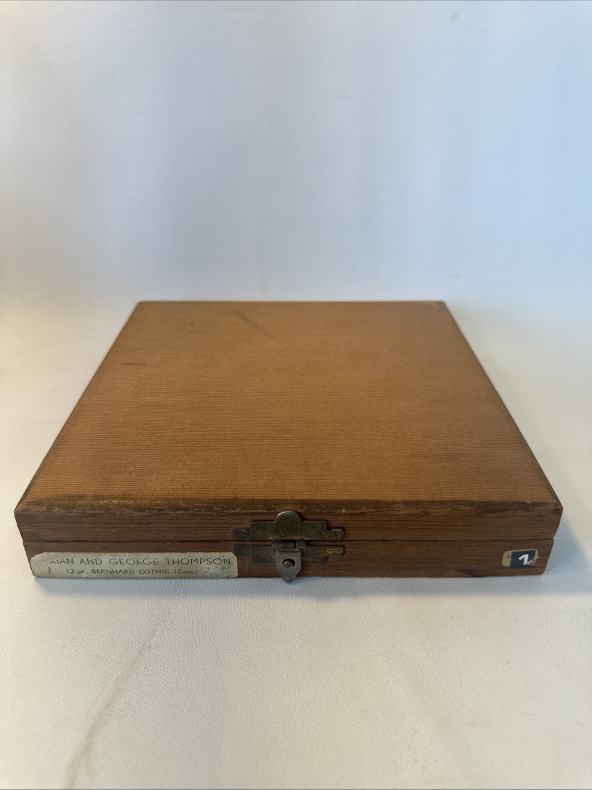 VINTAGE Kingsley Machine Co. George Thompson 12 Pt CapsHot Foil Stamping