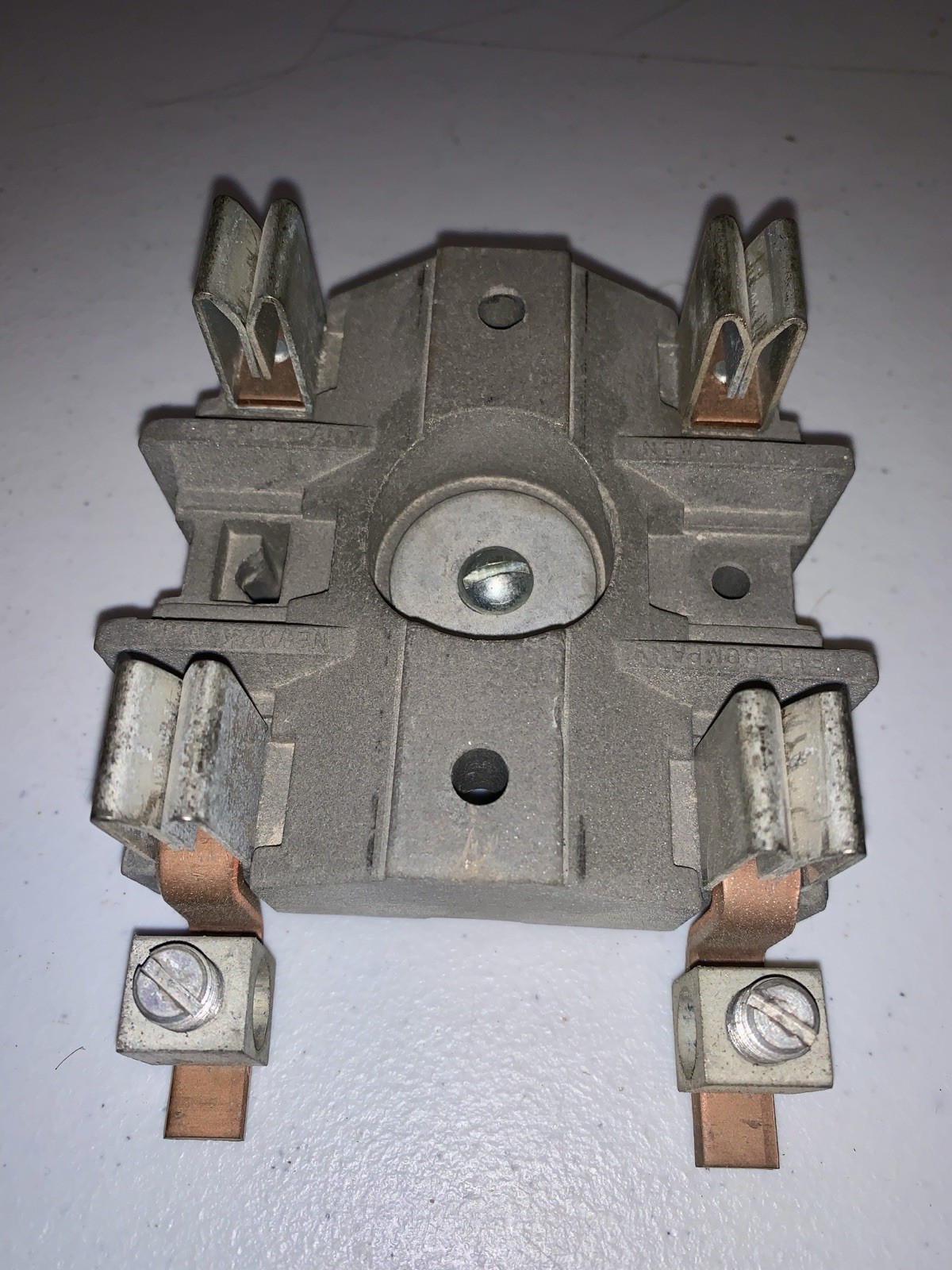 FPE FEDERAL PACIFIC METER SOCKET 125 AMP MAX PORCELAIN . USED IN FPE METER STACK