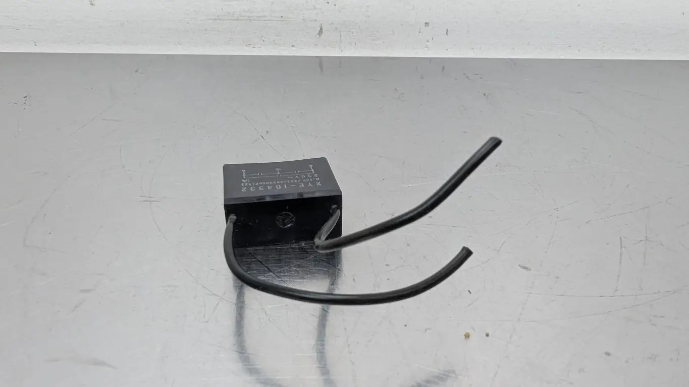 Okaya XYE-104332 Noise Suppression Capacitor 250VAC 0.1µF X2 2X3300pF Y2