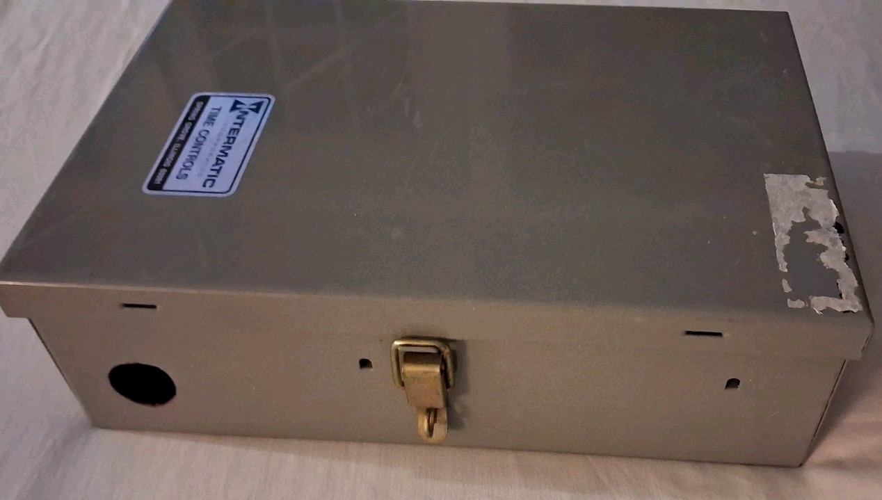 Intermatic T7401B 7-Day Mechanical Time Switch 4-Pole Enclosure