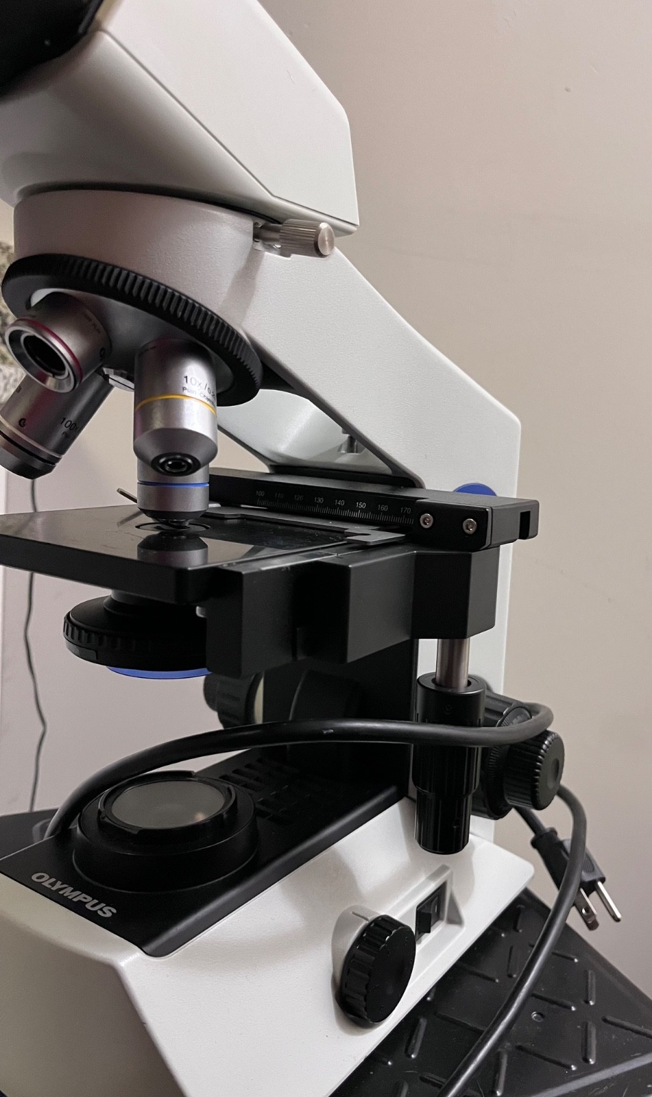 Olympus CX22RFS1 Laboratory Microscope With 4x, 10x, 40x, 100x Objectives