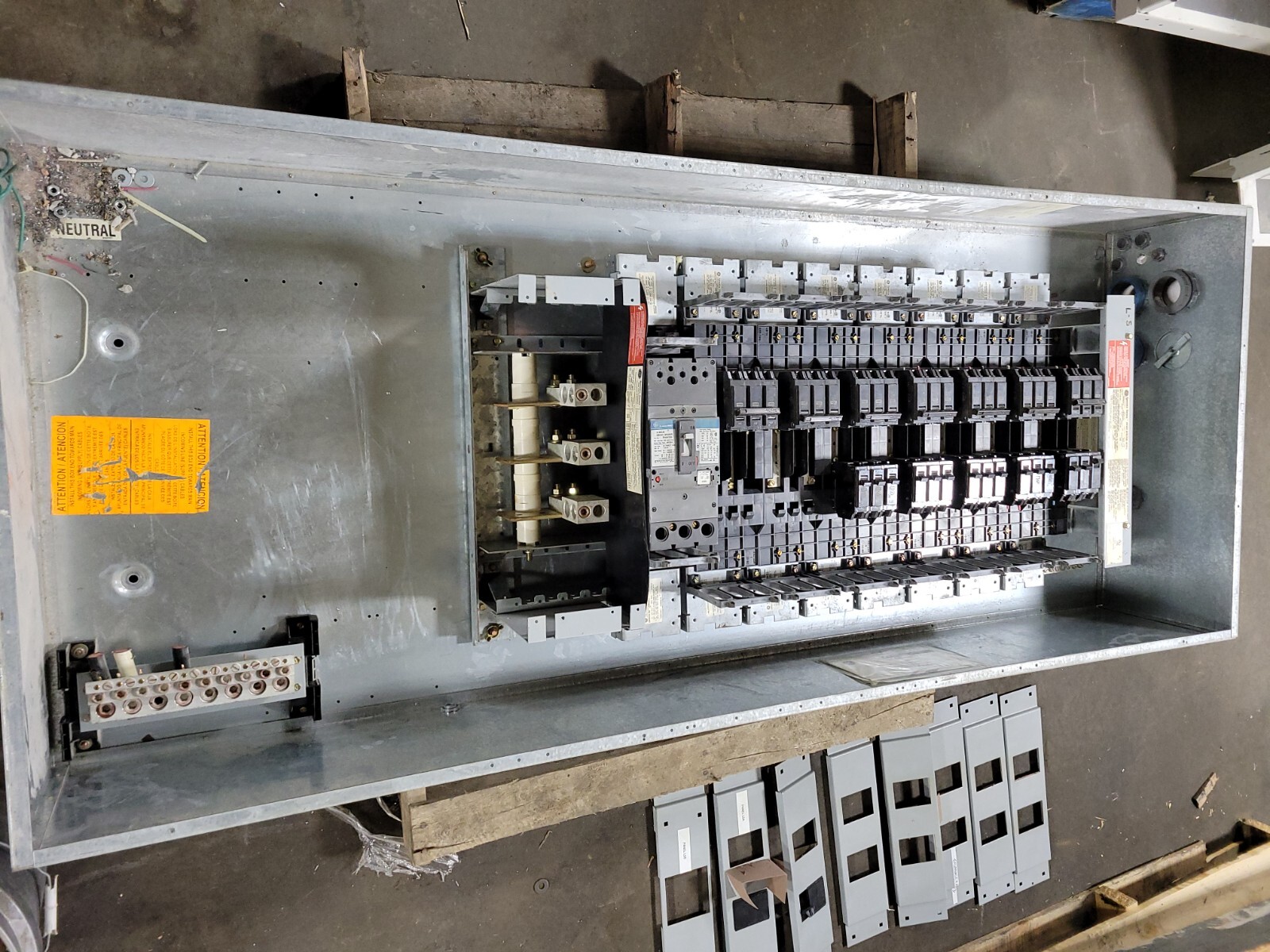 GE General Electric APN Spectra Series Panelboard 600 Amp 208Y/120 VAC 3PH 4W