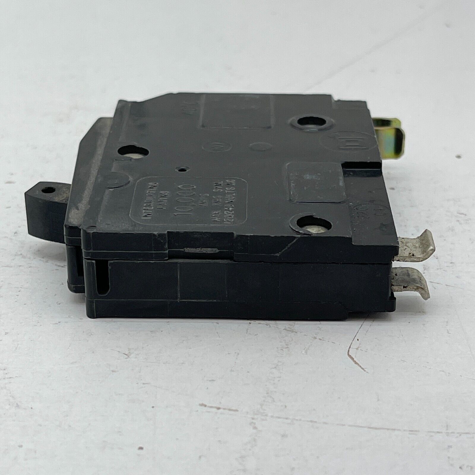 Square D QO110 – Molded Case Circuit Breaker Plug-in – 10A -1 Pole – 240 Volt