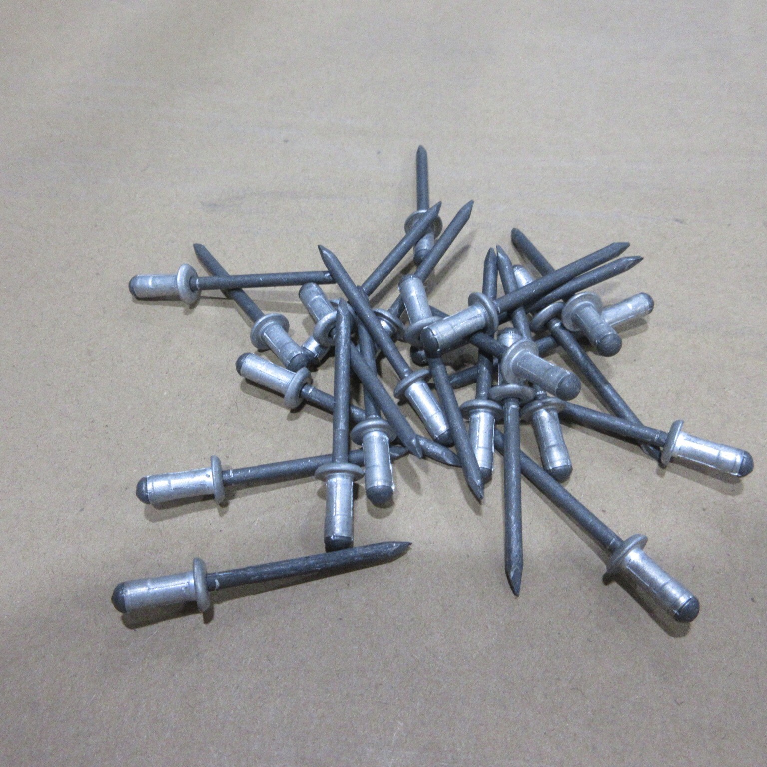 100 LOT Avdel Avex Rivets 1601-0613