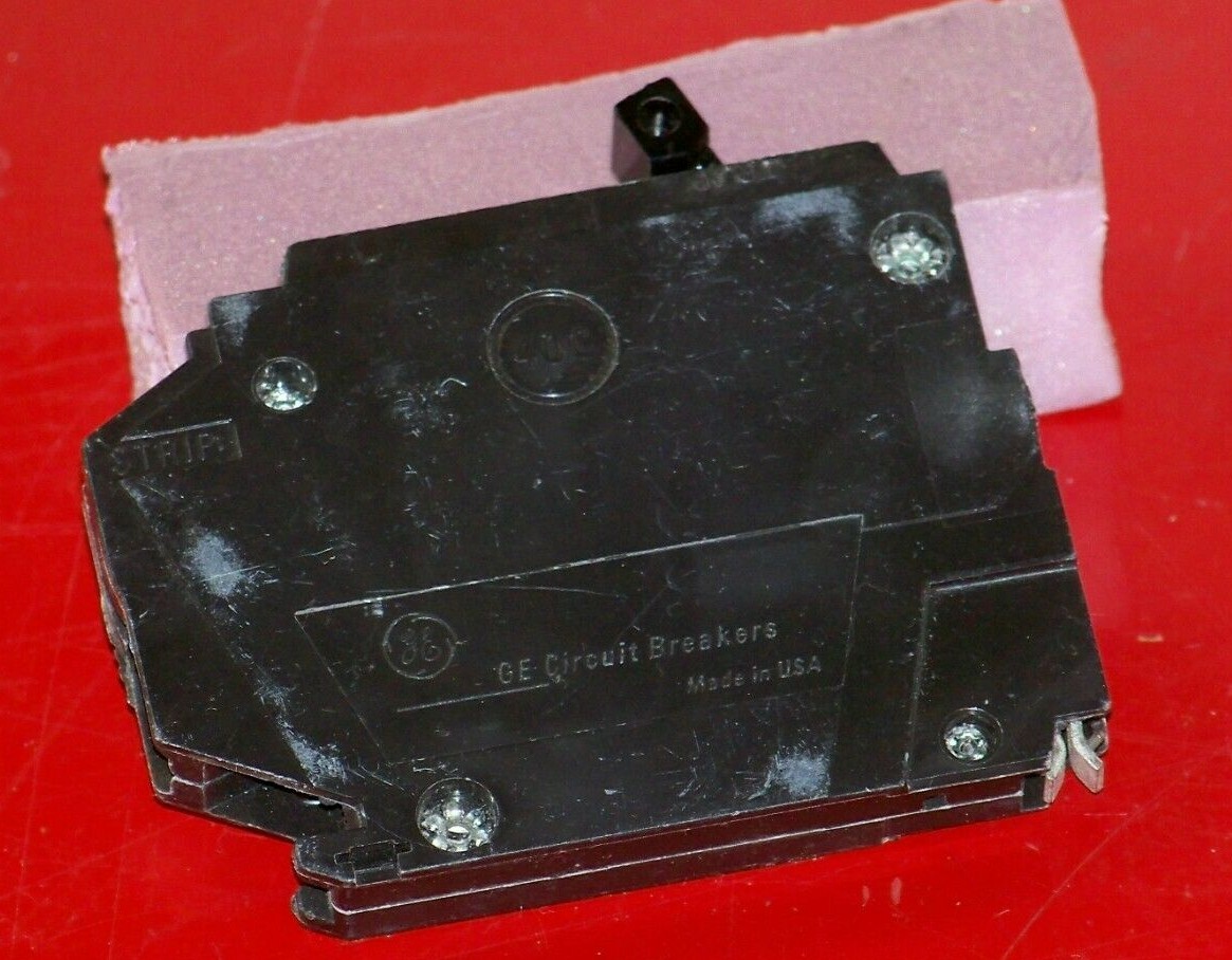 THQP115 GE 20 amp 120/240 volt 1 pole plug on breaker (thin)