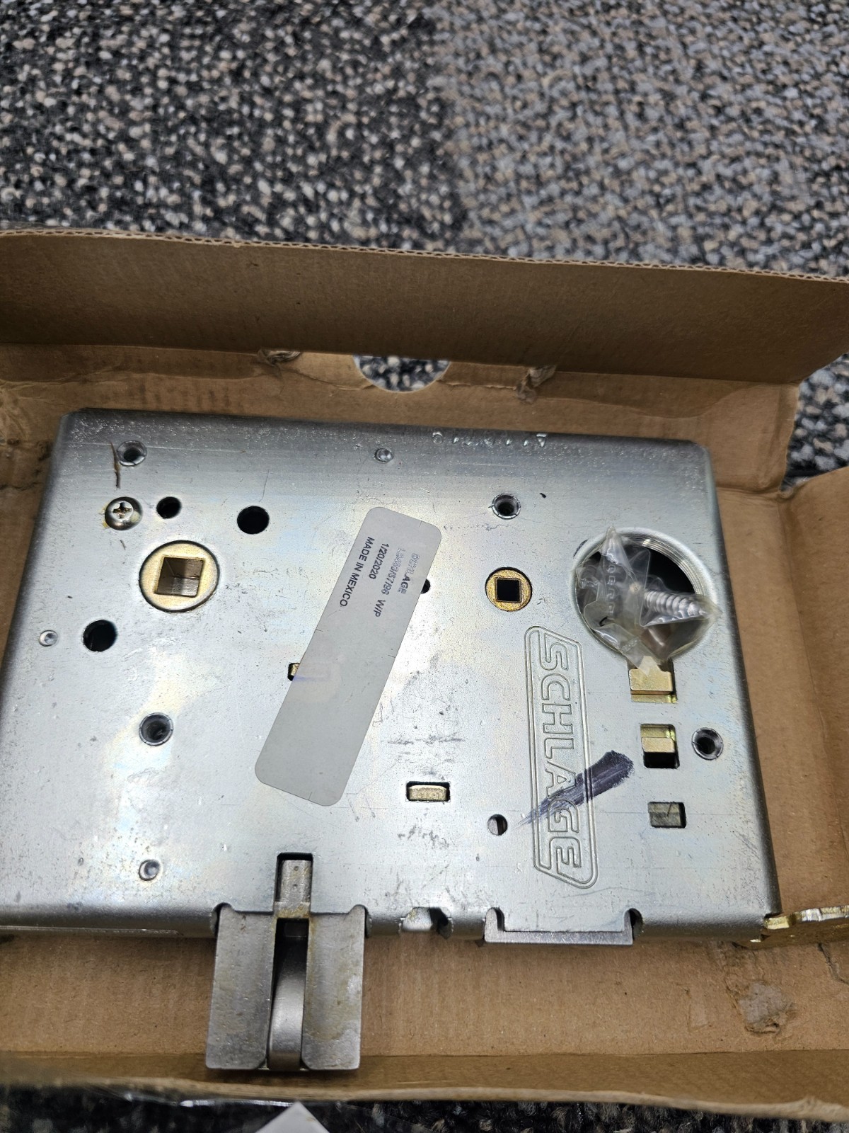 Schlage L9000-Series Template for Right-Handed Door