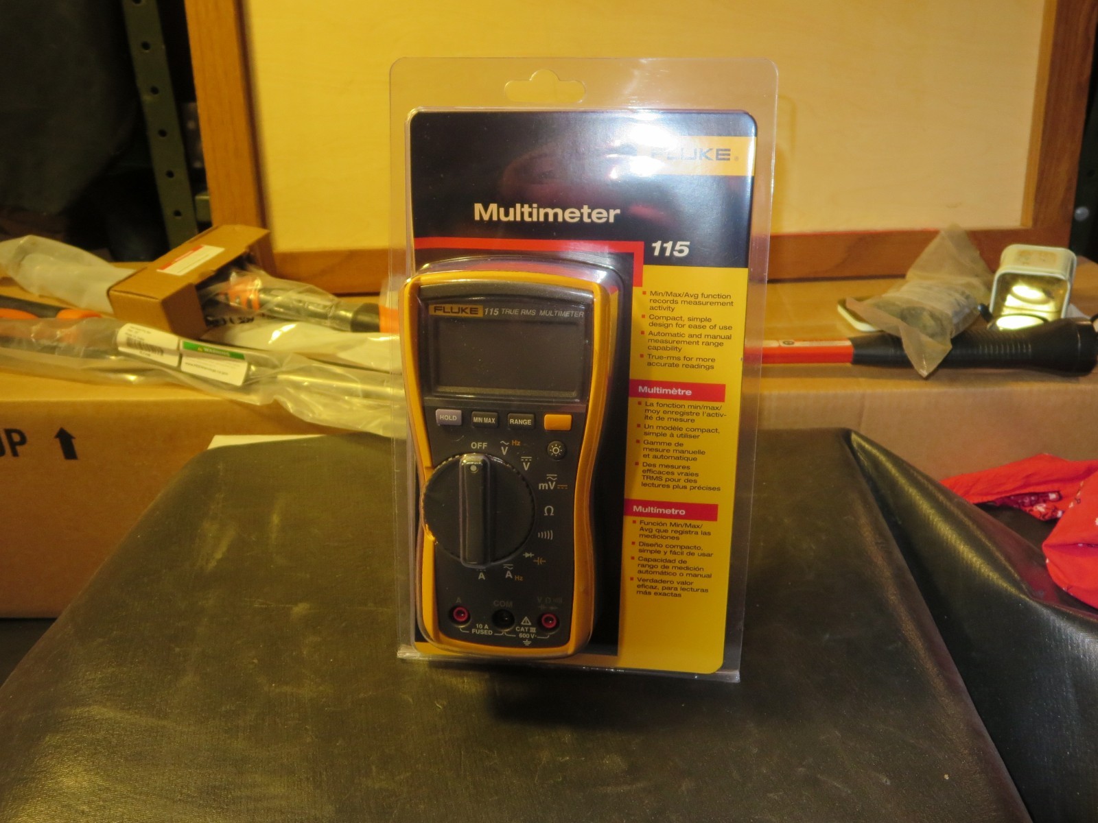 Fluke 115 Multimeter true rms new factory packaging with leads and paper work