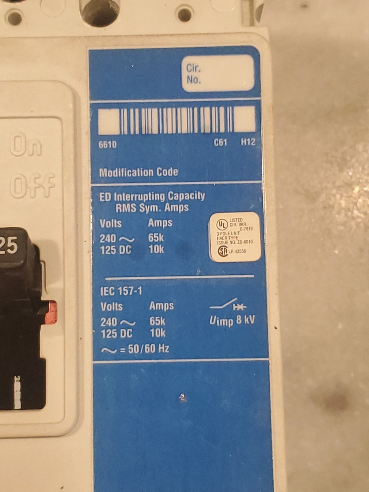 Eaton / Cutler-Hammer 125 Amp Circuit Breaker 240 VAC 3 Pole ED3125