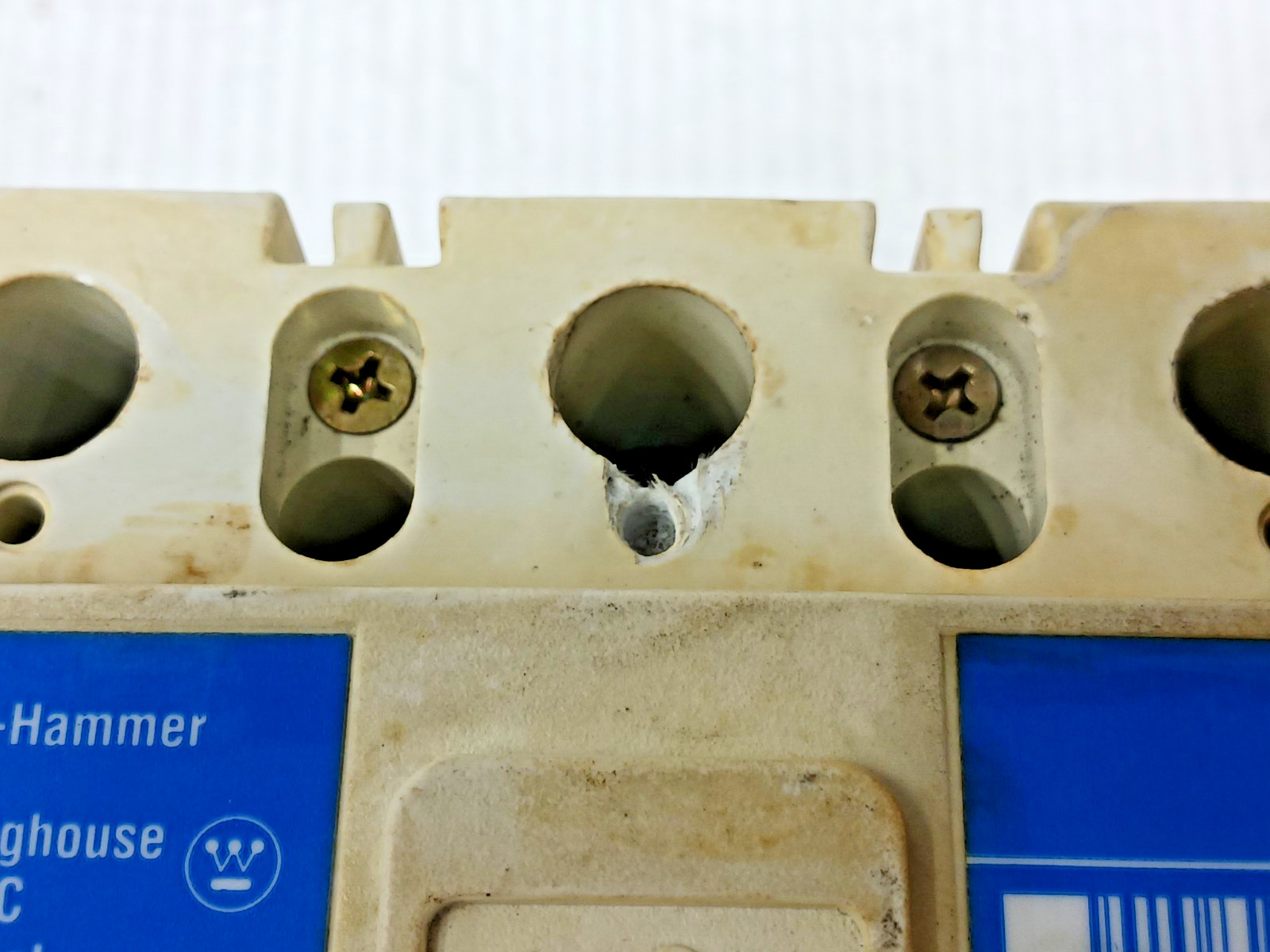 Cutler Hammer 15 Amp Circuit Breaker 3 Pole 480 VAC / 250 VDC 14kA EHD3015