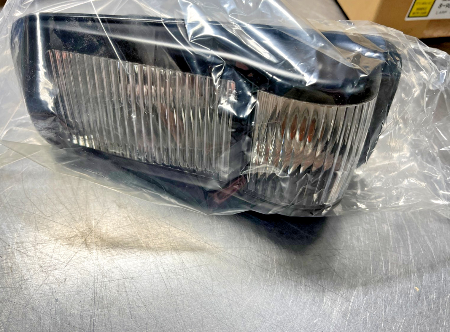 8-98039-779-3 Isuzu OEM GM Drivers Side Marker LAMP 2007-20 NPR Series 98039779