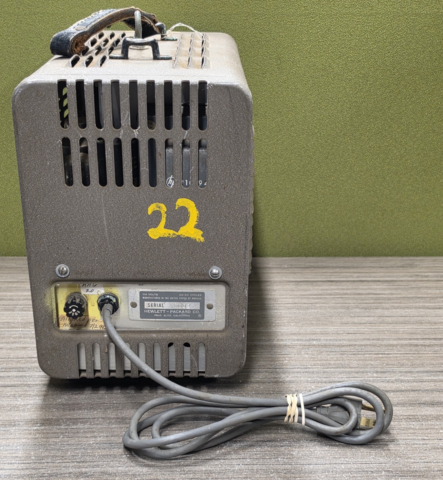 HP 200CD Oscillator – Vintage Audio Signal Generator – For Parts/Repair