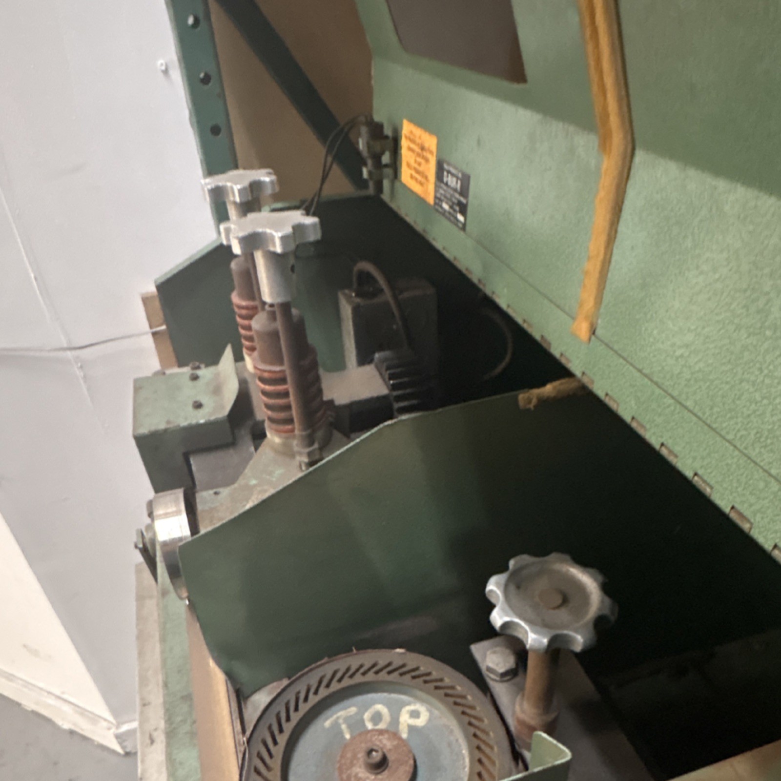 Falls Products Inc. Deburring Machine Model 131 D-BUR-R Manual Electric Grinding