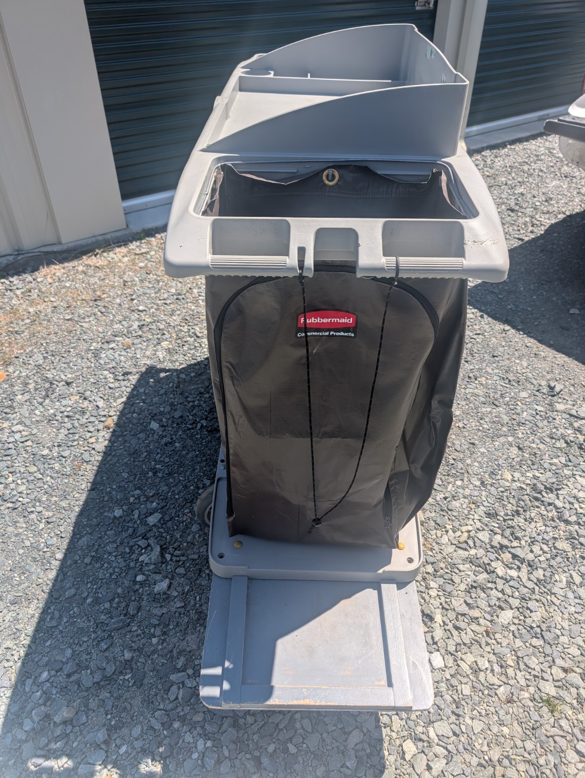 Rubbermaid Commercial Housekeeping Cart Hotel Motel Shop Cart