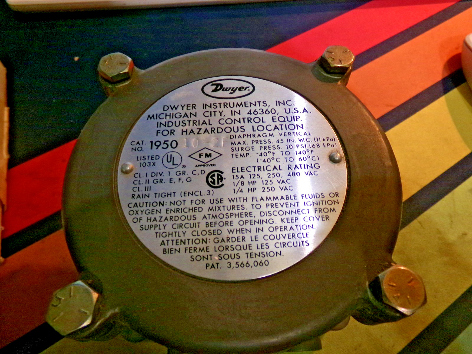 NIB DWYER 1950-10-2B EXPLOSION PROOF PRESSURE SWITCH (HH2)