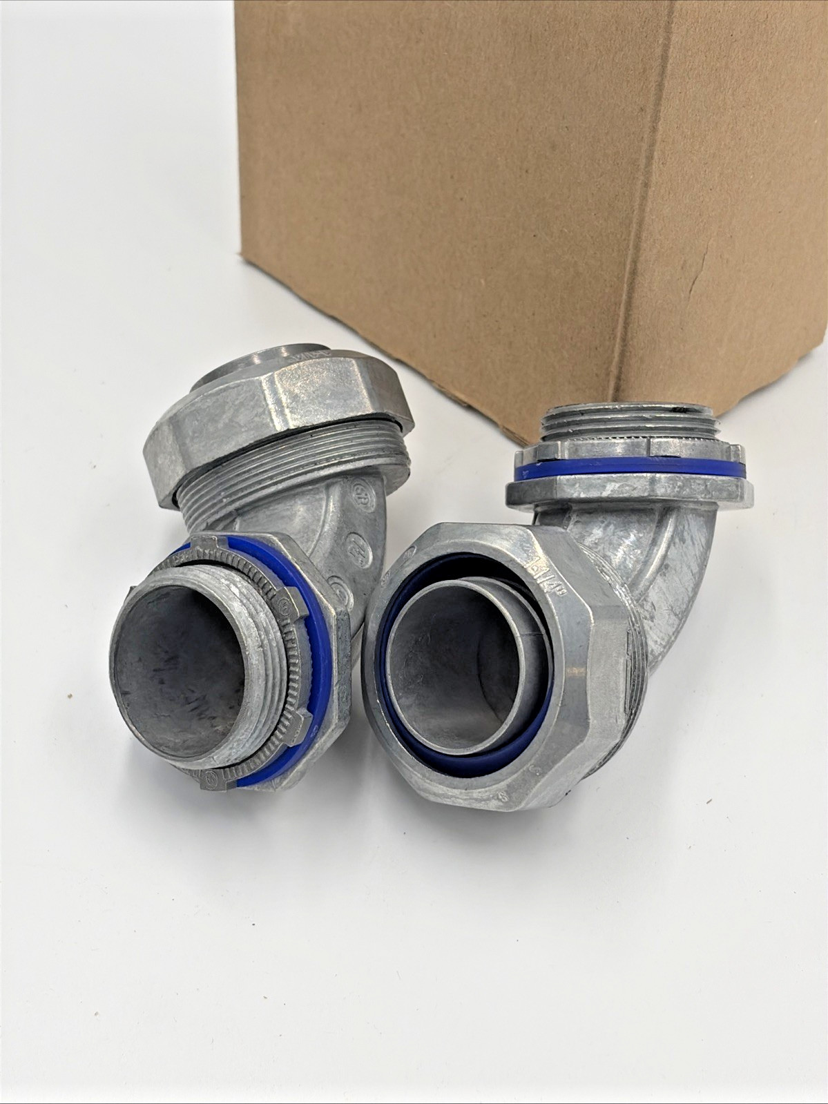 Thomas & Betts LT-294 1-1/4 » LIQUID TIGHT 90 DEGREE CONNECTORS (4-pack)