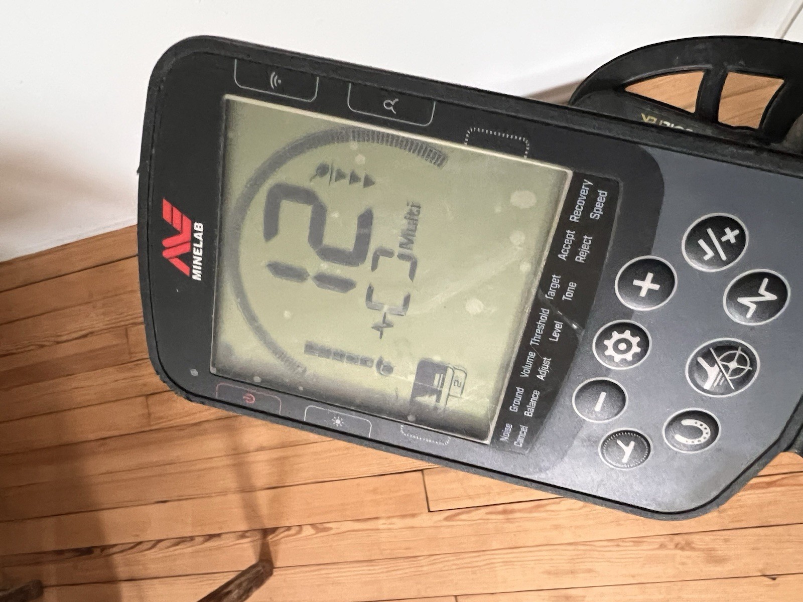 Minelab EQUINOX 900 Multi-IQ Metal Detector – w/ Coiltek 10×5 Coil