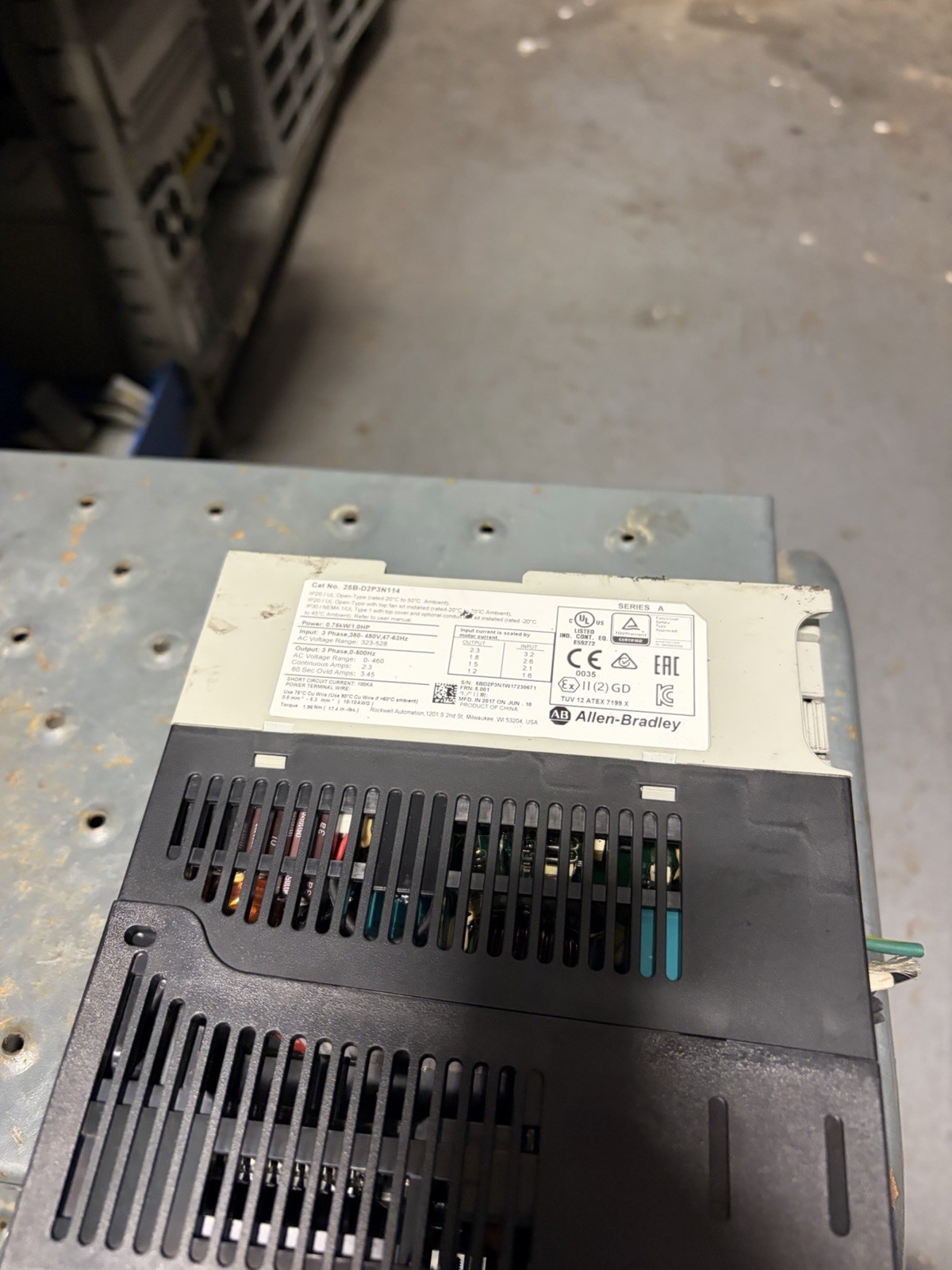 Allen-Bradley 25B-D2P3N114 Ser A Powerflex 525 AC Drive 1HP USED