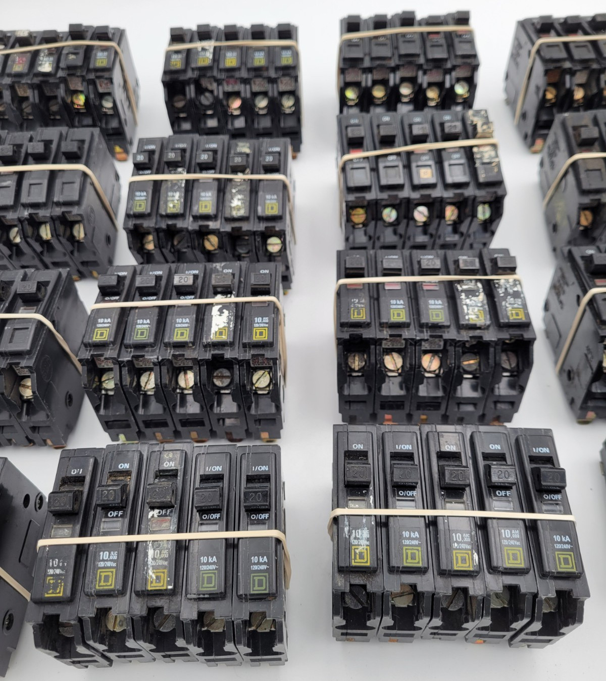 Square D QO120 20 Amp 1-Pole Plug-On 120 V AC Circuit Breaker (Lot of 5) USED