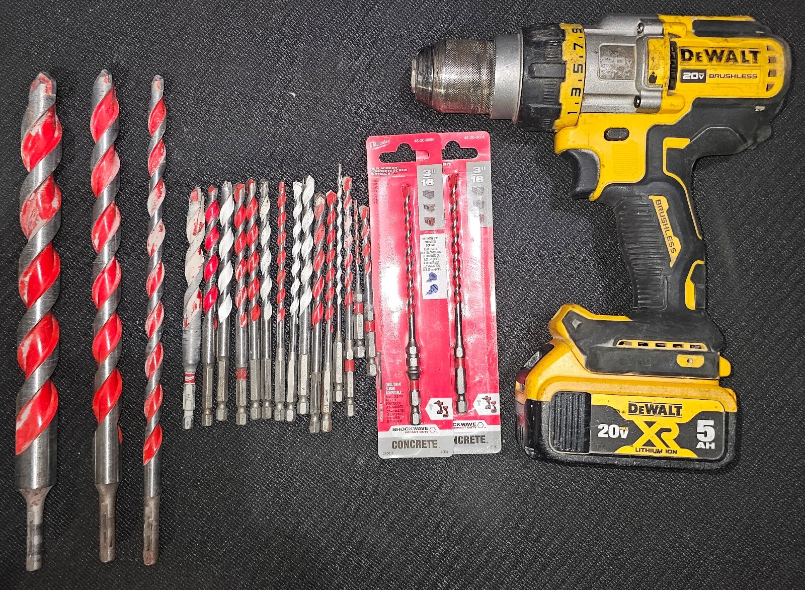 DeWALT DCD999 20V Brushless FlexVolt Cordless Hammer W/ 5.0AH Battery+Drill Bits