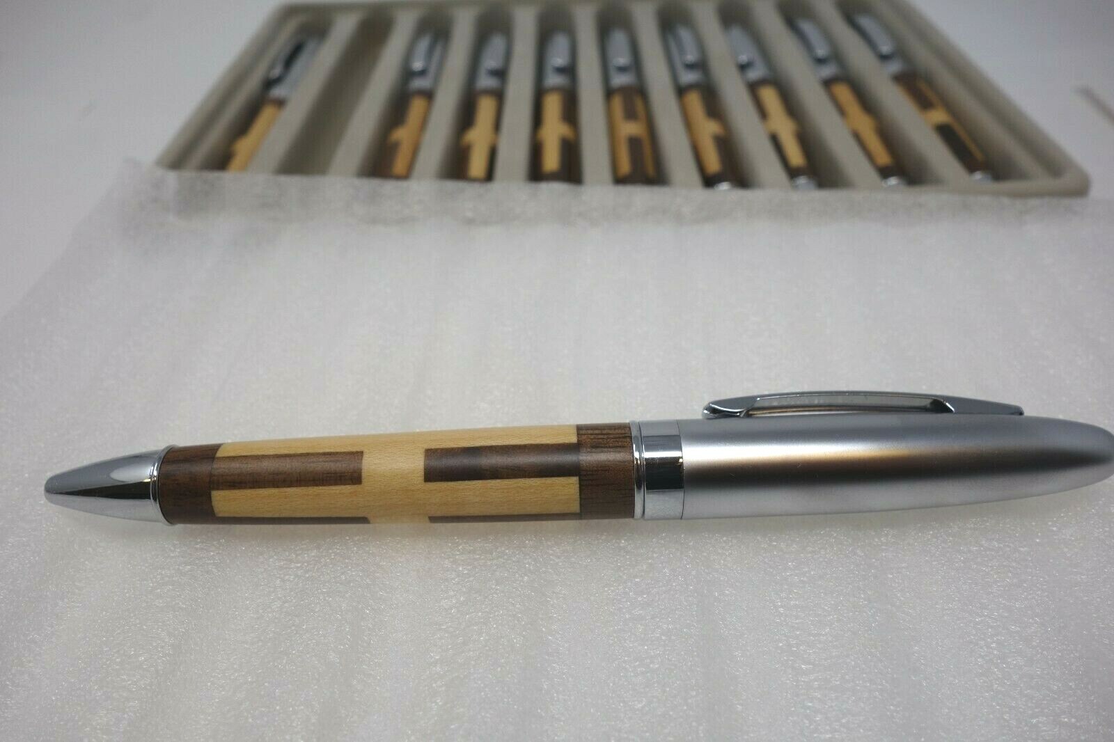 BIC HARDWOOD Executive BallPoint Pen (Twist-Action) *Collectors RARE* (NEW)