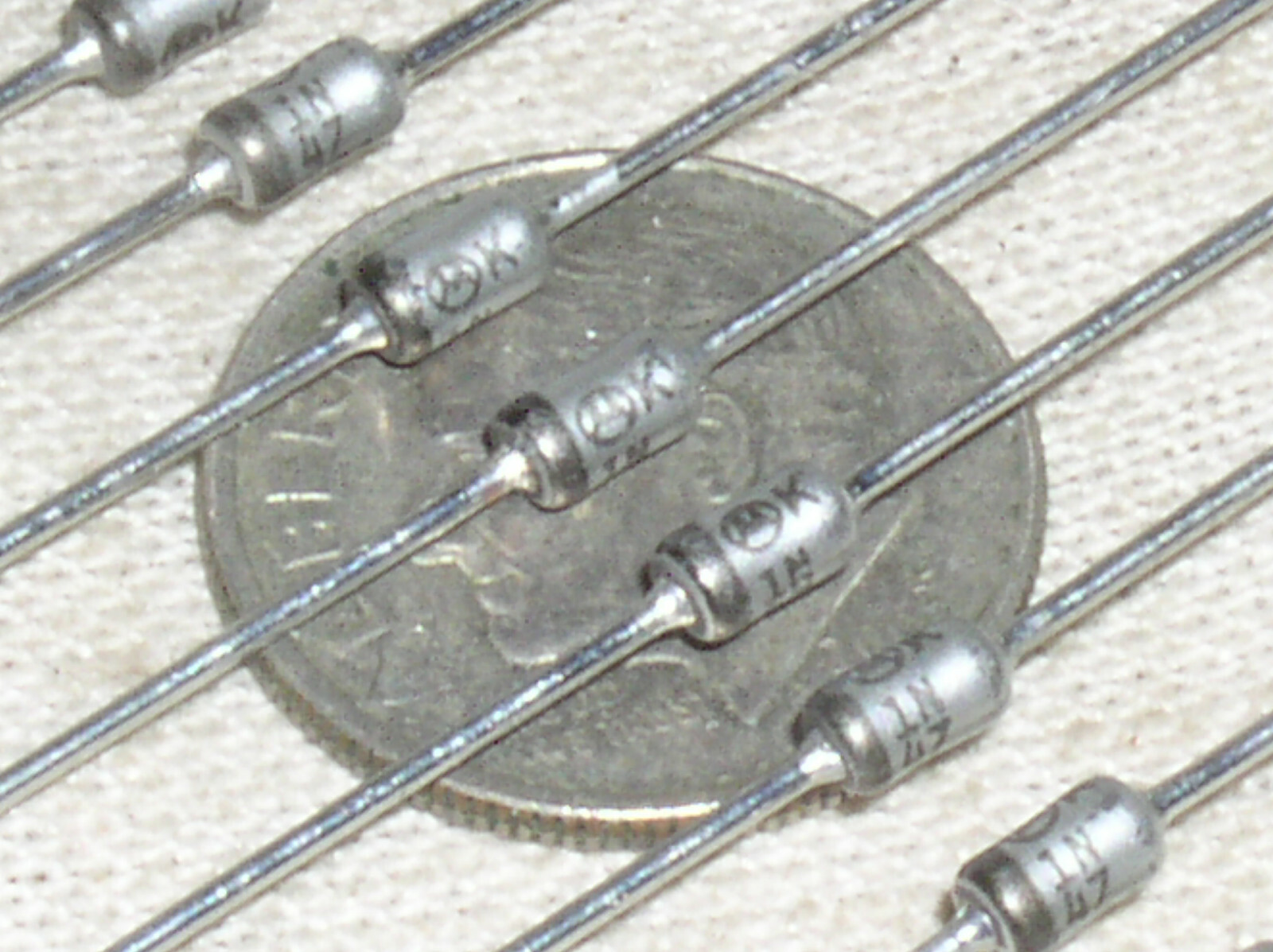 10 NEW MOTOROLA 1N4740A 1N4740 ZENER REGULATOR DIODE 10V 10 V VOLT 1W 1 WATT USA
