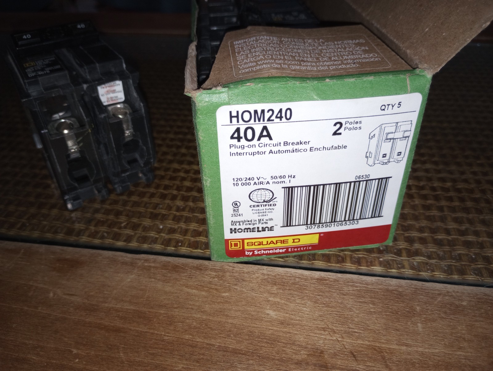 Square D HOM240 40 Amp 2 Pole Circuit Breaker (5 pack) NEW in box