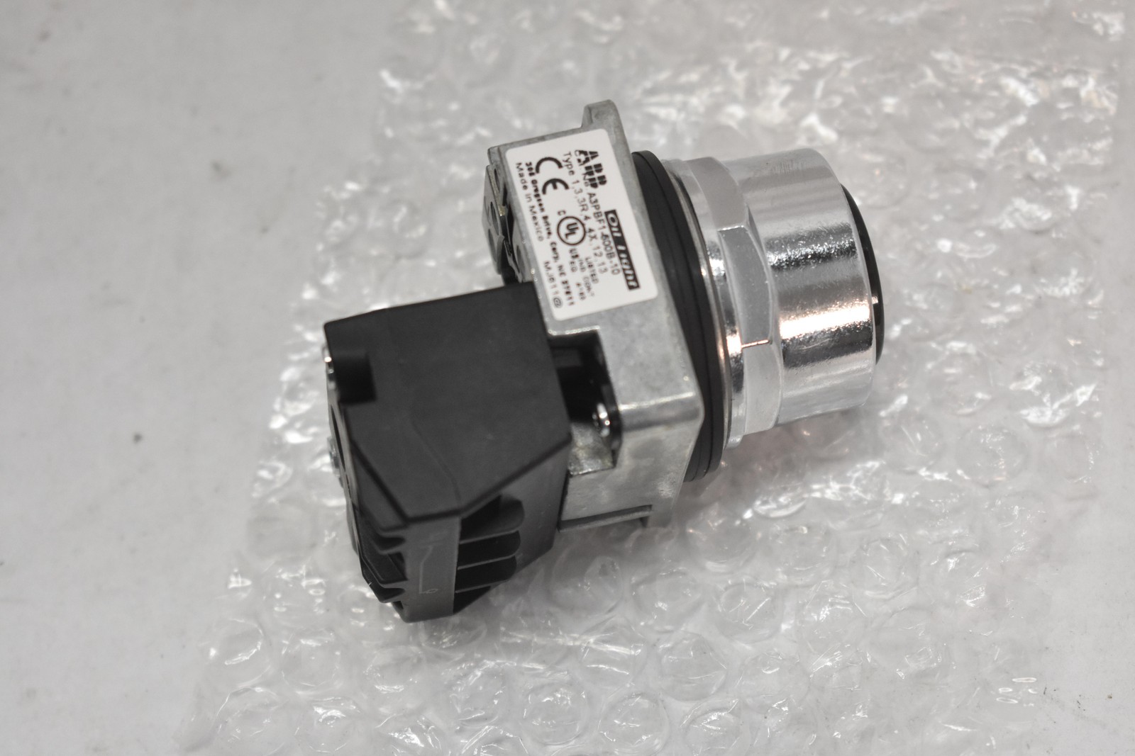ABB Oil Tight Flush Push Button Plunger Switch A3PBF1-600B-10 Black 1NO NEMA 4X