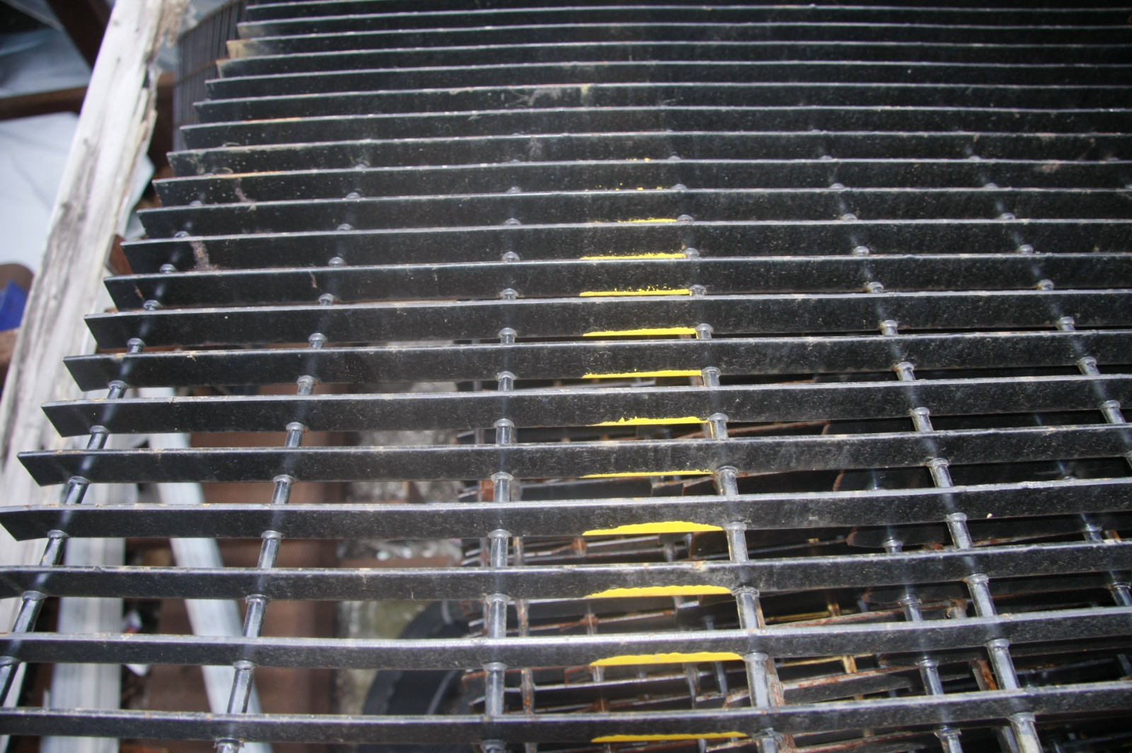 19-W-4 Space Welded Torch Cut Steel Bar Grating – 24″ x 35 3/4″ Black
