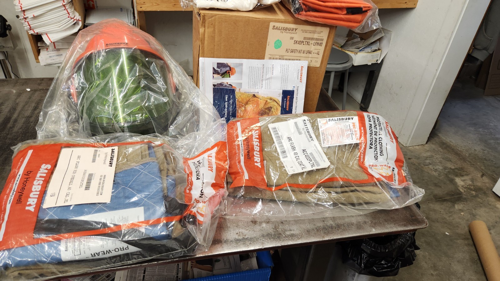 Salisbury Honeywell SK40PLT-LFH40 XL Arc Flash Kit 40 Cal NEW IN DISTRESS BOX