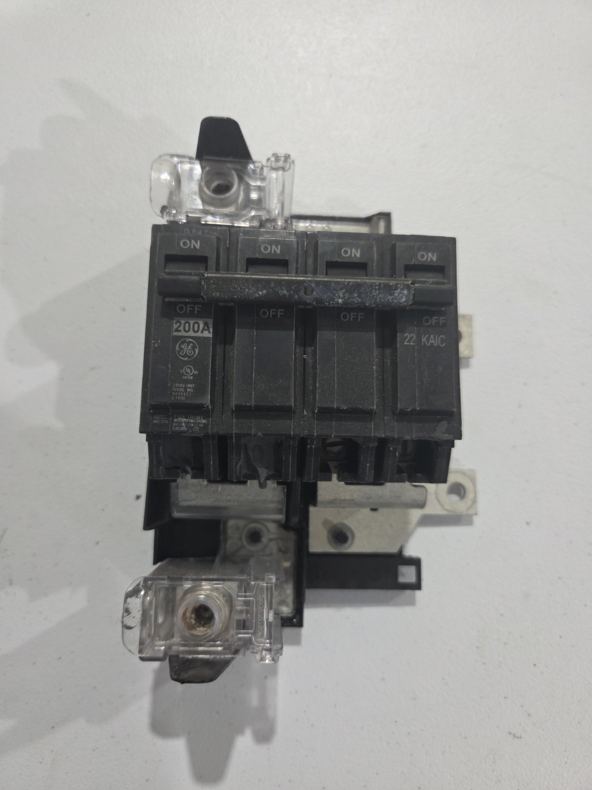 GE THQMV200WL 200 Amp 120/240 Volt 2-Pole Plug-In Mount Main Circuit Breaker