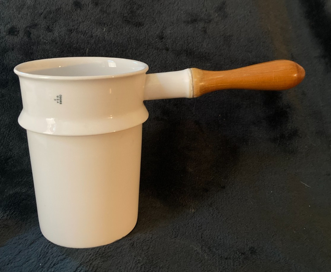 Vtg. Coors Porcelain Labware Beaker w/Wooden Handle…No Spout…Rare Find!