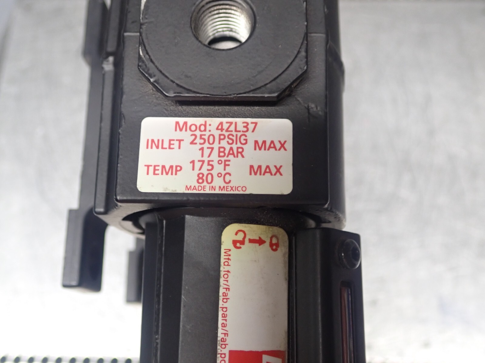 Dayton 4ZM18 Regulator With 4ZL72 Lubricator & 4ZL37 Filter Used With Warranty