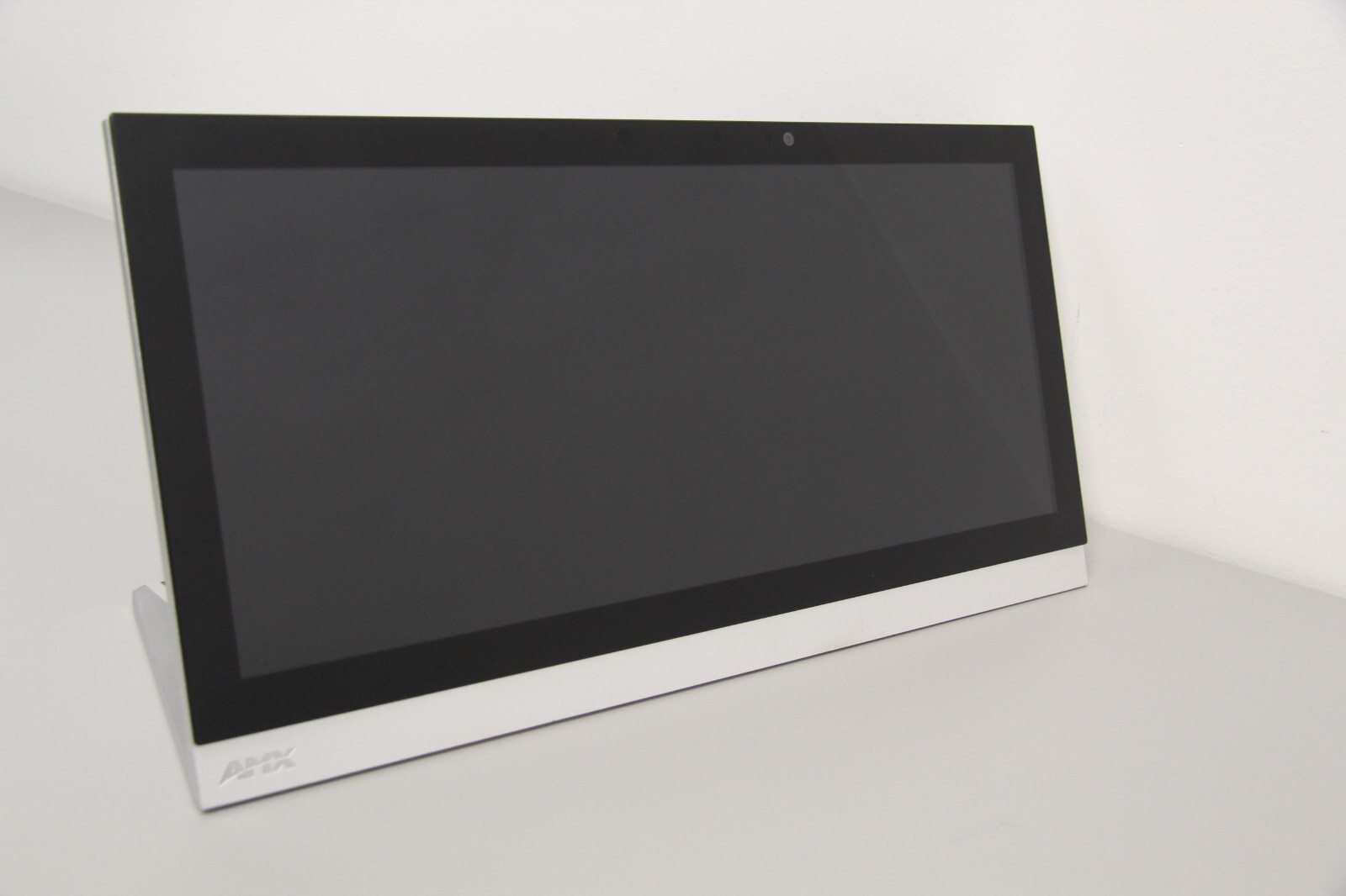 AMX MXT-2001-PAN Modero X Series G5 20″ Tabletop Touch Panel Display