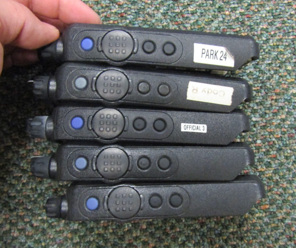 Lot of FIFTY Motorola XPR6580 AAH55UCH9LB1AN 800/900MHz Two Way Radios w Charger