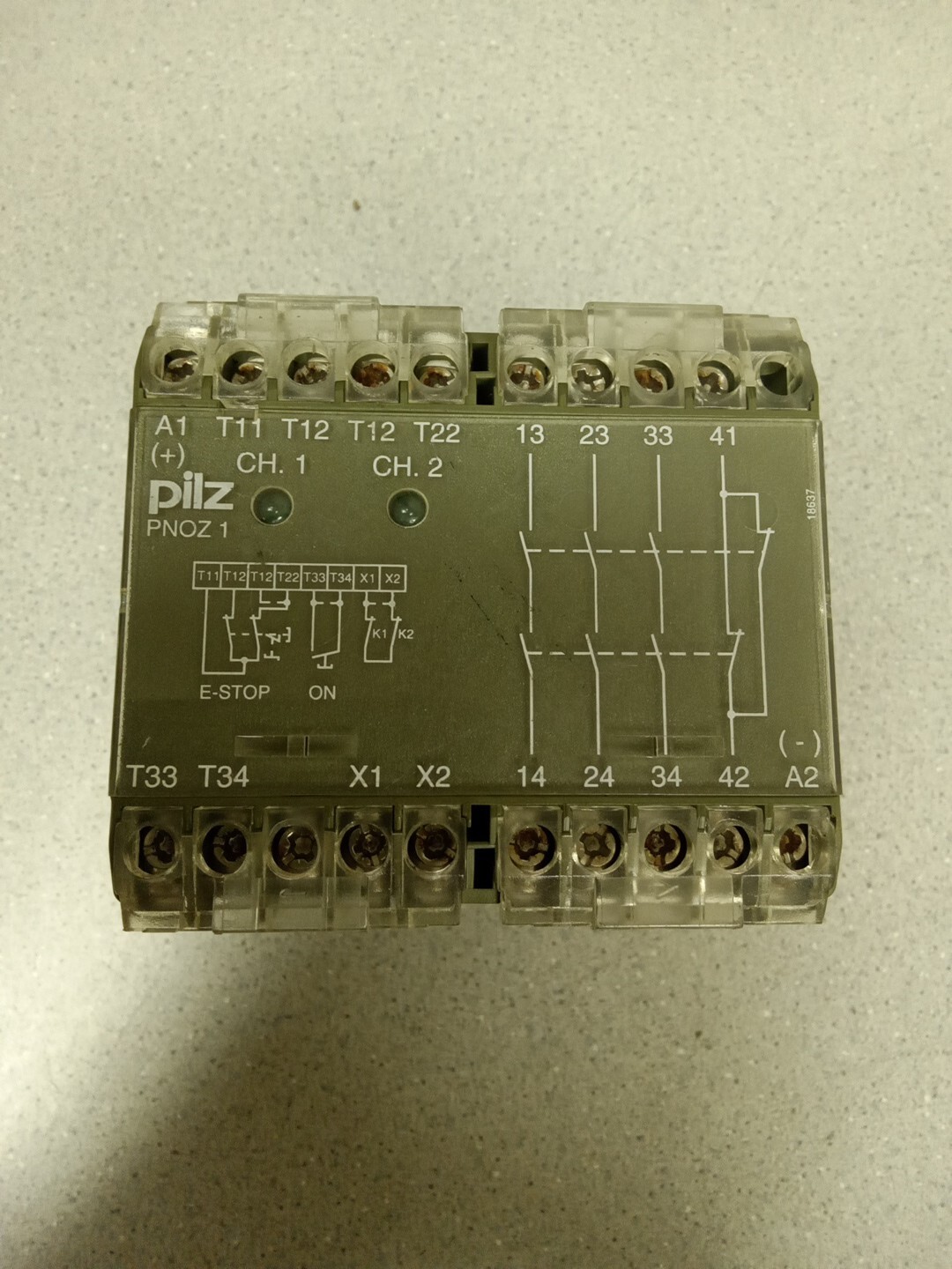 Pilz 475695 safety relay PNOZ 1 3S 10 24VDC 3.5W