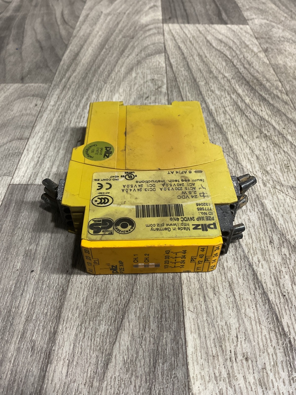 Pilz 777585 Safety Relay, PZE X4P 24VDC 4n/o, *Broken* #4030A3ML