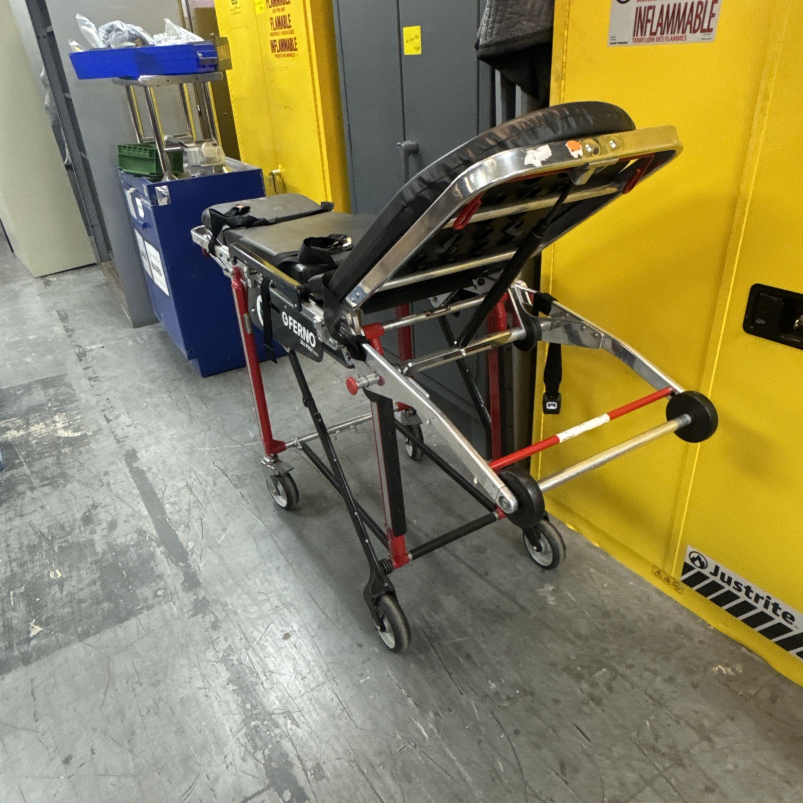 FERNO 28Z PRO FLEXX AMBULANCE STRETCHER W/MATTRESS
