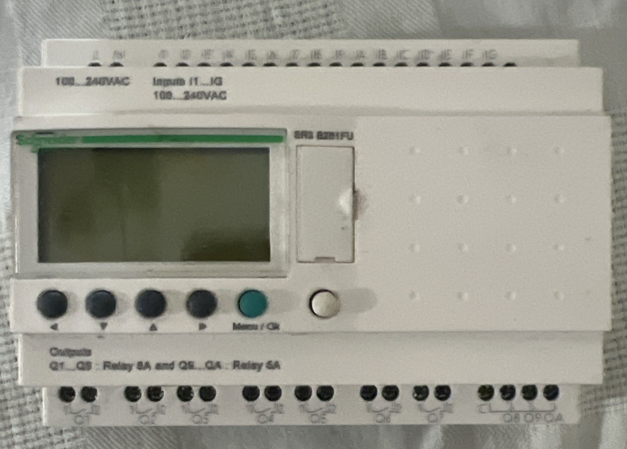Schneider SR3B261FU Zelio Logic SR3 Modular Compact Smart Relay,26 I/O Brand New