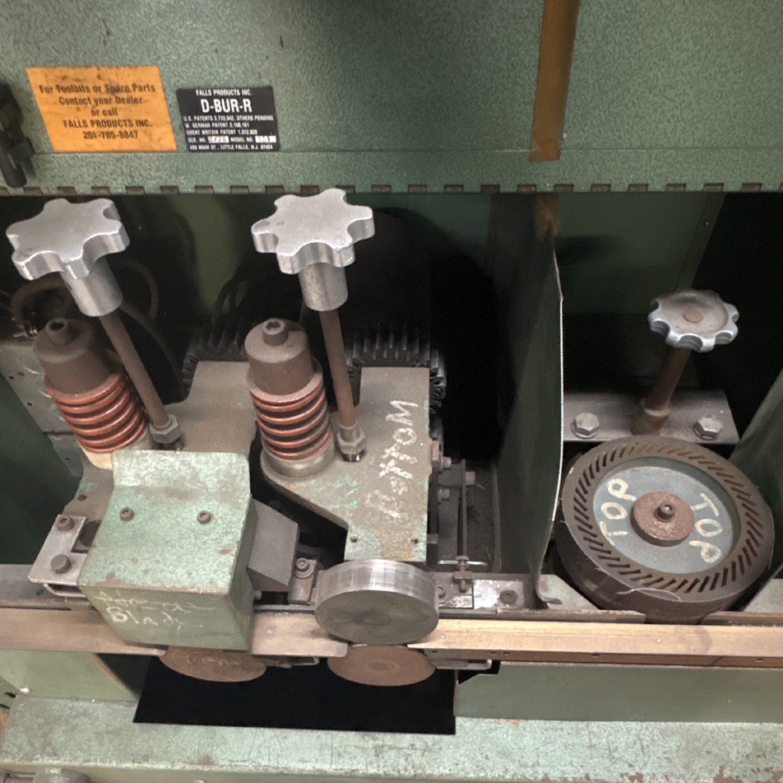 Falls Products Inc. Deburring Machine Model 131 D-BUR-R Manual Electric Grinding