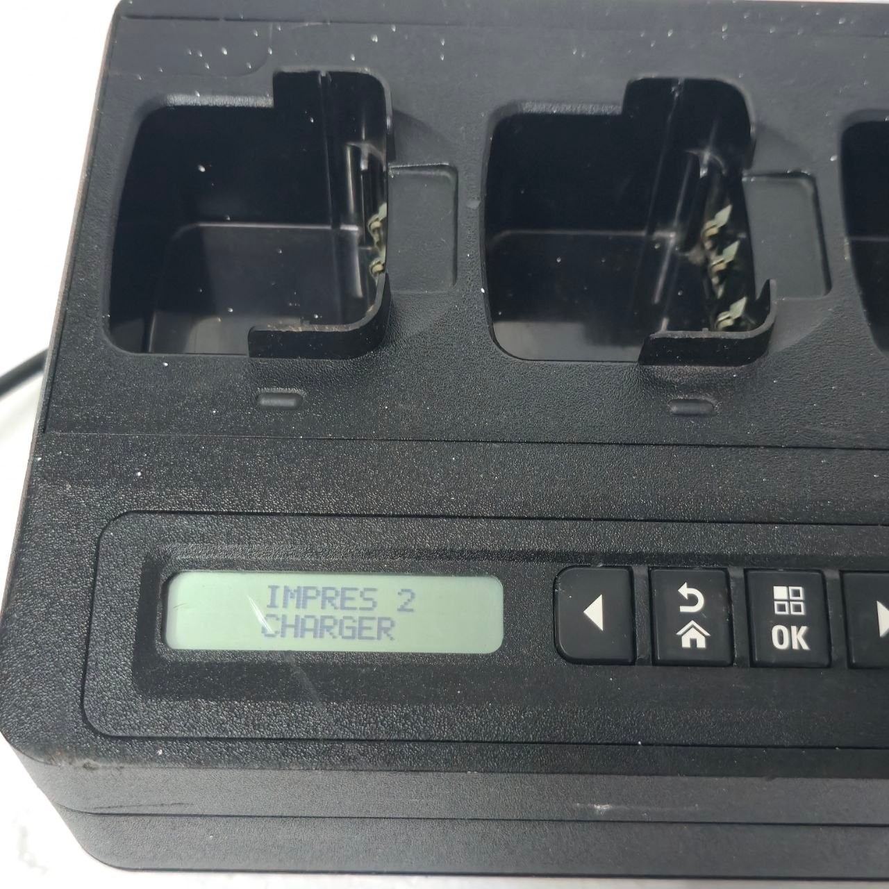MOTOROLA IMPRES 2 MULTI-UNIT RAPID CHARGER PMPN4283A WITHOUT CHARGER