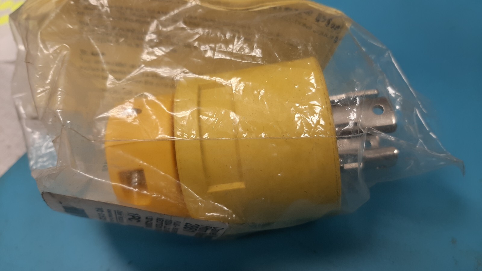 WOODHEAD / MOLEX 2881 PLUG ,YELLOW , NEMA L21-30P 30A 3 PY 120/208