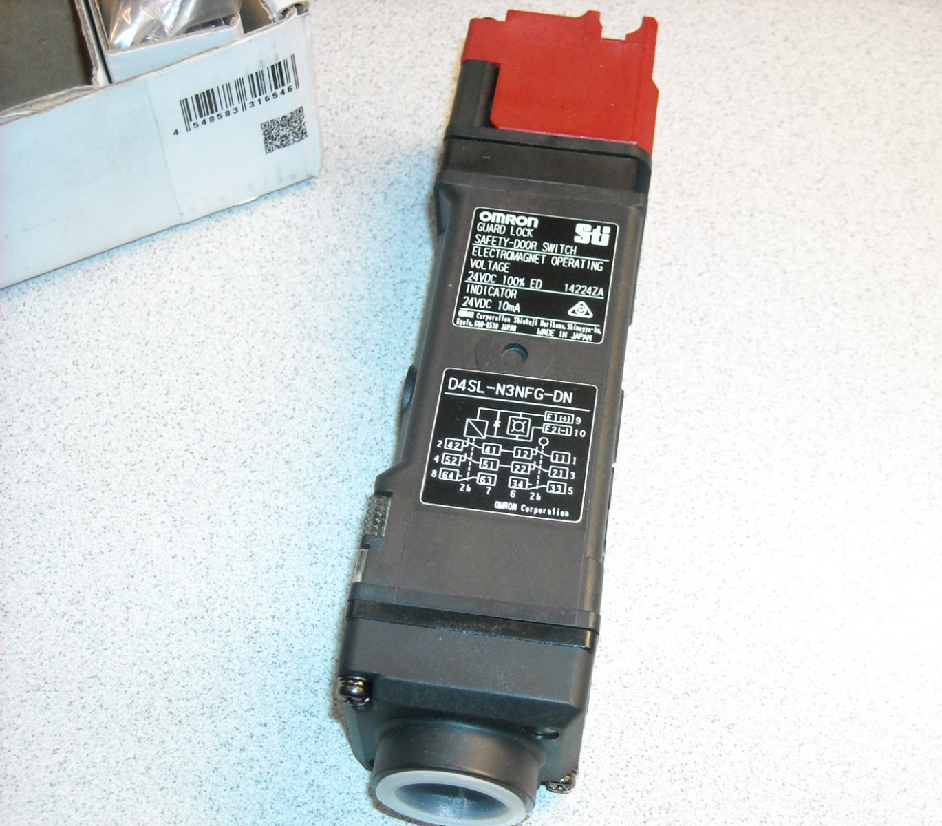 ONE NEW Omron D4SL-N3NFG-DN Guard Lock Safety Door Switch