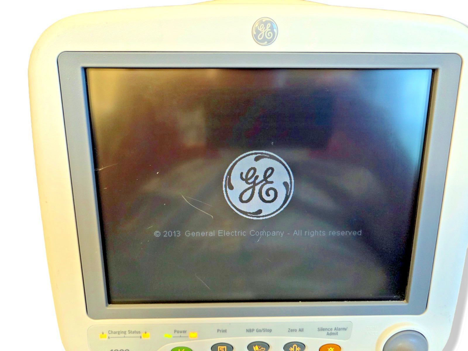 GE Dash 4000 Patient Monitor Vital Signs Hospital Display Powers On w/ Cord