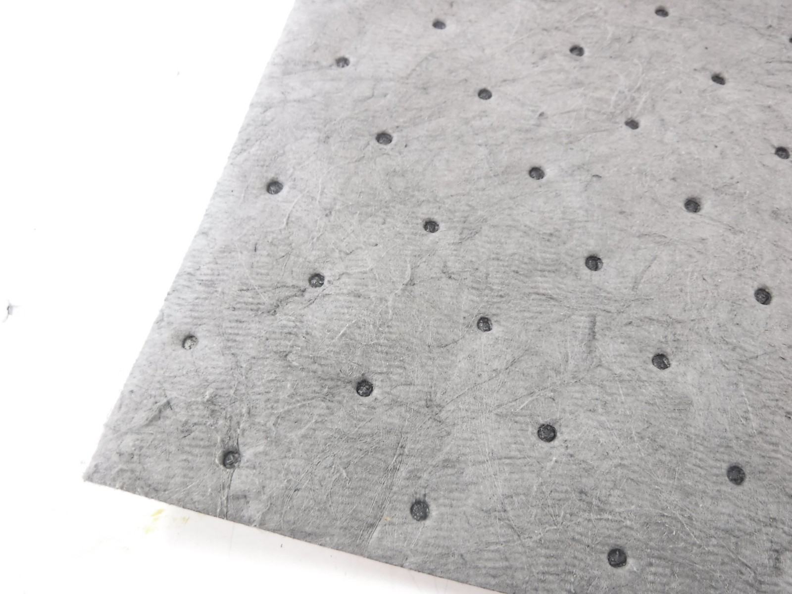 100 Pack Spilfyter 16″W x 18″L Universal Gray Heavy Absorbent Pads DB-72