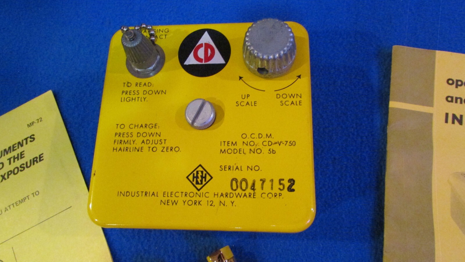NOS! NEVER USED! CD V-750 Radiological Charger w Personal Dosimeters 742 Manuals