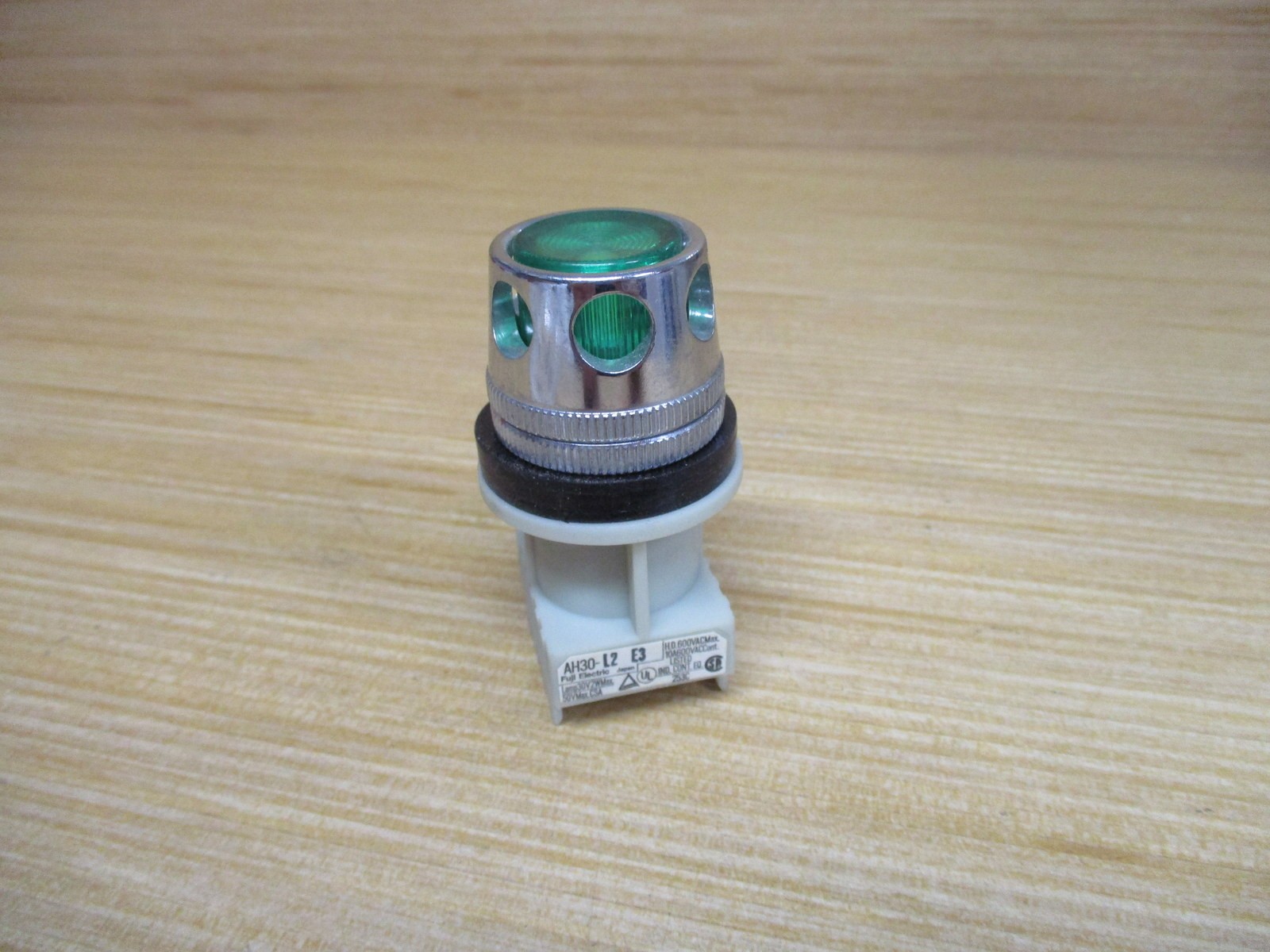 Fuji AH30-L2 E3 Pushbutton AH30L2E3 Green