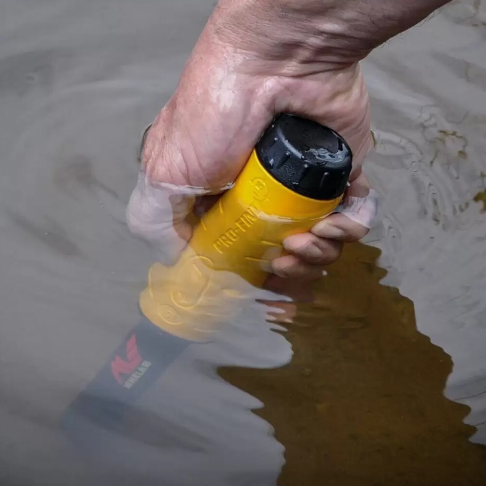 Minelab Pro-Find 15 WATERPROOF Pinpointer for Metal Detecting