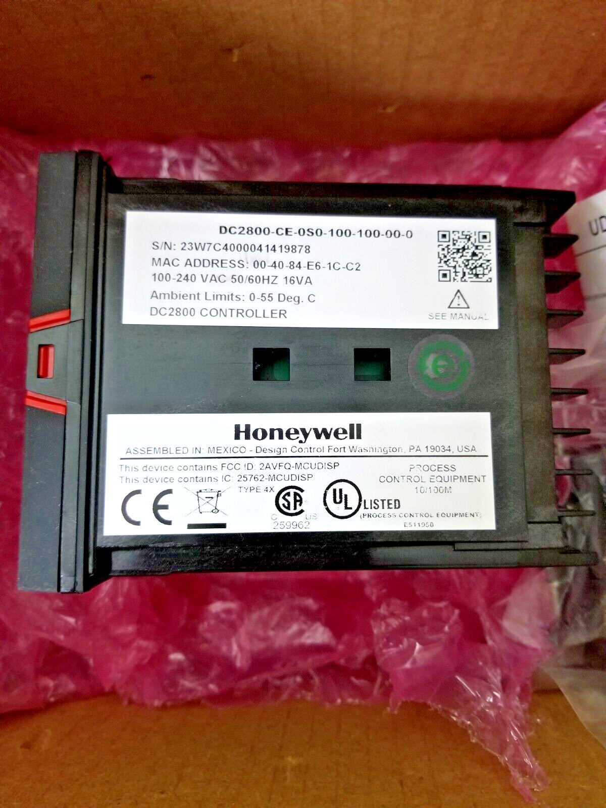 Surplus NEW HONEYWELL UDC2800 /DC2800-CE-0S0-100-100-00-0 Temp Controller